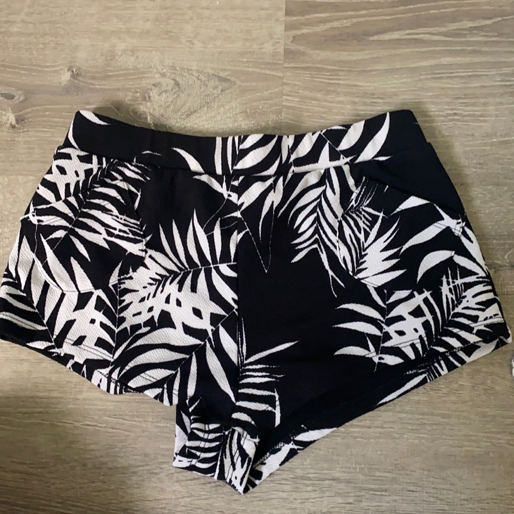Palm Tree print black and white shorts